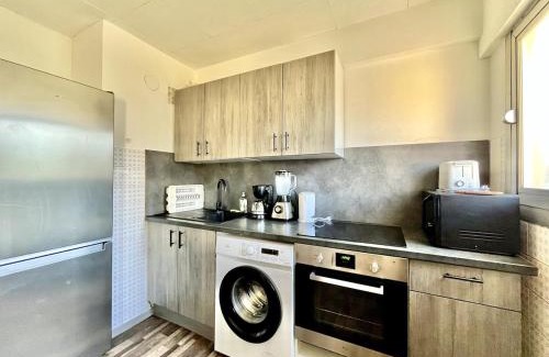 Fabron Apartment | Spacious 2P Terrace with sea view