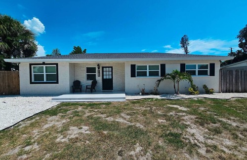 Bayshore Gardens House | Spacious 3/2 w fenced yard - 5 to IMG & SRQ