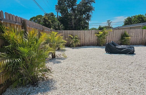 Bayshore Gardens House | Spacious 3/2 w fenced yard - 5 to IMG & SRQ