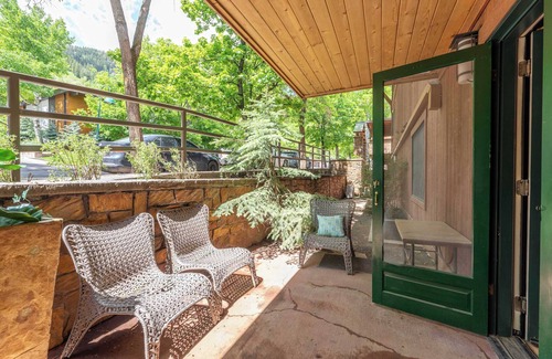 Aspen Apartment | Spacious 3/3 in Aspen's Core with Sauna!