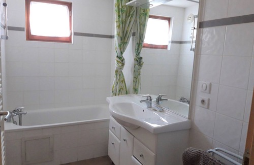 Albiez-le-Vieux Apartment | Spacious 3* Apt in Chalet, Village Center, Near Shops & 200m from Slopes - "Comfortable" Range