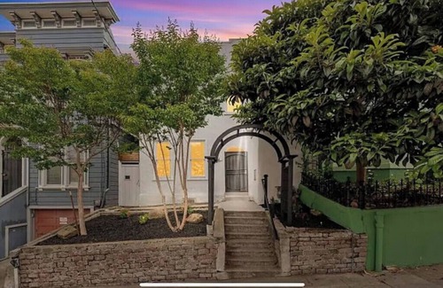 Lower Haight Apartment | Spacious 3 Bd 2 Ba w/Bonus Room, Laundry in Central Hayes Valley, Pet Friendly