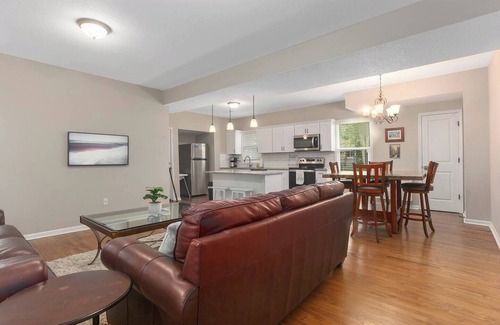 Southmoreland House | Spacious 3 Bd Home w/Fully Equipped Kitchen! 43