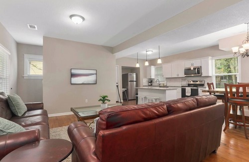 Southmoreland House | Spacious 3 Bd Home w/Fully Equipped Kitchen! 43