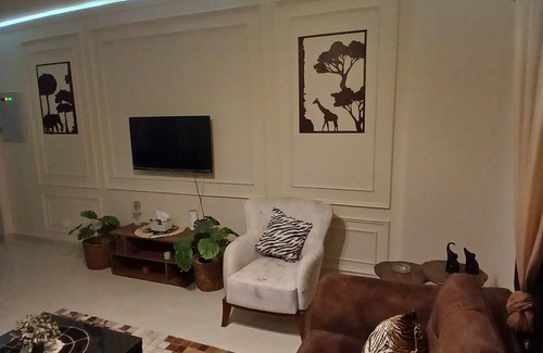 Al Rehab Apartment | Spacious 3-bedroom apartment with WiFi and AC in charming Cairo Governorate