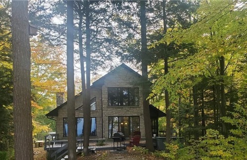 Owen Sound Cottage | Spacious 3 bed 4 bath private cottage with amazing lake view sleeps 6