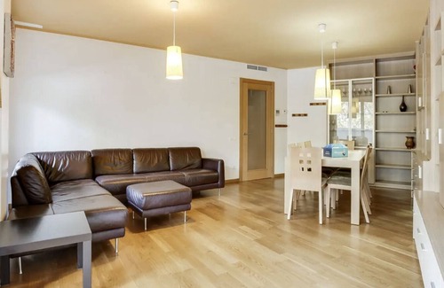 Diagonal Mar i el Front Maritim del Poblenou Apartment | Spacious 3-bed apartment with balcony and pool access