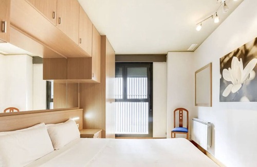 Diagonal Mar i el Front Maritim del Poblenou Apartment | Spacious 3-bed apartment with balcony and pool access