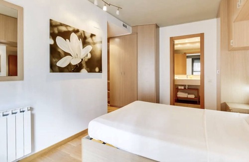 Diagonal Mar i el Front Maritim del Poblenou Apartment | Spacious 3-bed apartment with balcony and pool access
