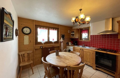 Cohennoz Apartment | Spacious 3-Bed Apt for 8, 80m from Cernix Slopes, Pet-Friendly, Terrace, Parking