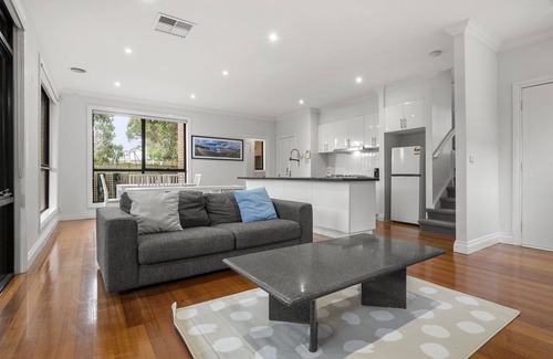 Doncaster House | Spacious 3-Bed by Nature Reserve and Shops