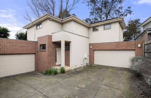 Doncaster House | Spacious 3-Bed by Nature Reserve and Shops
