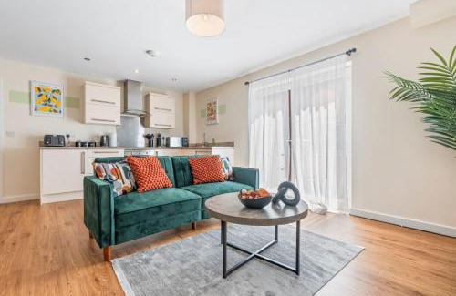 Leicester City Centre Apartment | Spacious 3-Bed Flat, Sleeps 7, Ideal for Families, Central Location, High-Speed Internet