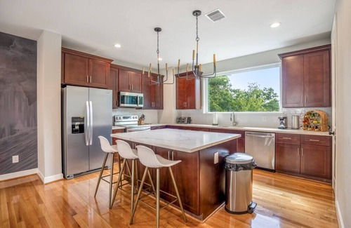 Riverside Terrace House | Spacious 3 Bed House|MD Anderson|FreeParking|Wi-Fi