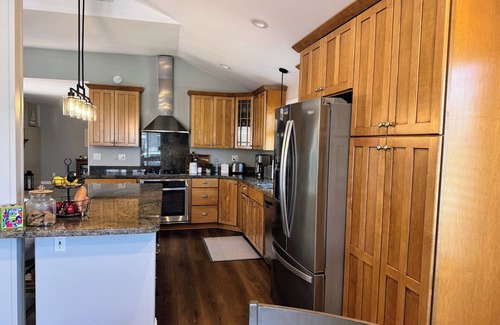 Bay Ho House | Spacious 3 bed house with hot tub, outdoor oasis, near bay, beaches, fun!