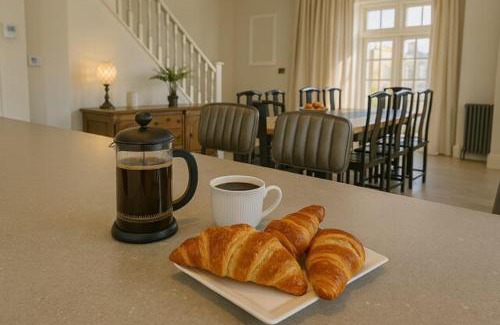 Parsons Green and Walham Apartment | Spacious 3 bed Kings Road SW6