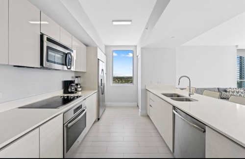 Hallandale Beach Apartment | Spacious 3-bedroom apartment with AC, fitness room in peaceful Hallandale Beach