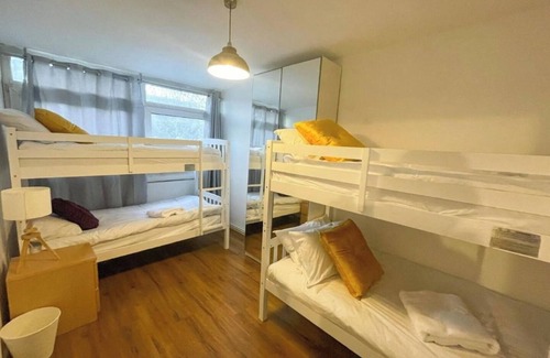 Whitechapel House | Spacious 3-Bedroom House in Liverpool Street, Perfect for Families and Groups
