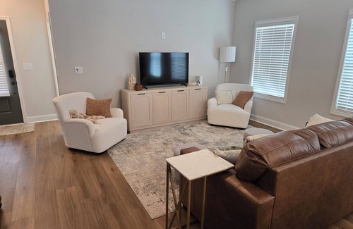 Normal House | Spacious 3-bedroom townhome just minutes from downtown Hsv, Redstone Arsenal.
