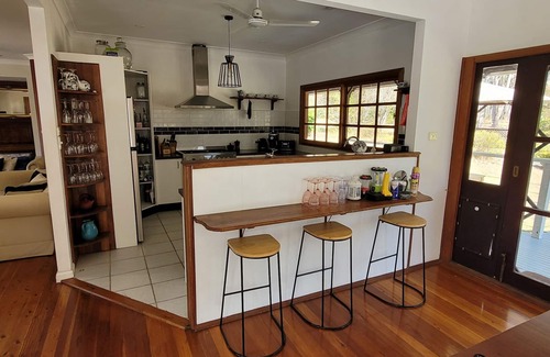 Firefly House | Spacious 3-bedroom 2-bathroom country residence on 10 acres