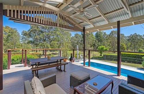 Firefly House | Spacious 3-bedroom 2-bathroom country residence on 10 acres