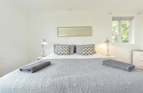 Pontefract Apartment | Spacious 3 Bedroom, 2 bathroom House