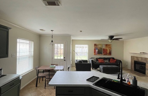 Bear Creek Plantation House | Spacious 3-Bedroom, 2-Bath Retreat – Perfect for Families or Groups