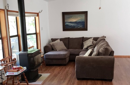 Troy House | Spacious 3+ bedroom 2 bath home located on the Kootenai River near Troy.