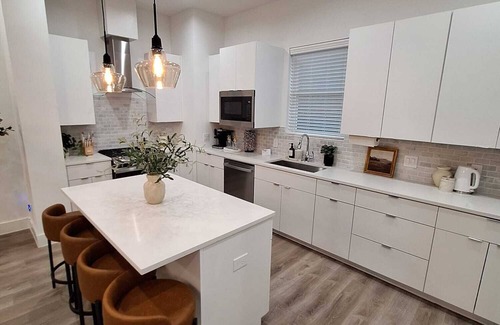 Greater East End House | Spacious 3-Bedroom, 3-Story Home in Vibrant Houston area with entertaining Patio