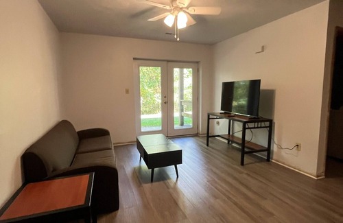 Kabrich Crescent Apartment | Spacious 3-bedroom apartment in Blacksburg, VA! Great location!
