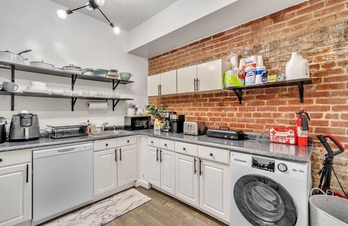 Near Northeast Apartment | Spacious 3-bedroom apartment in peaceful Washington, DC, close to Museums