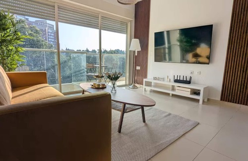Ramat Gan Apartment | Spacious 3-bedroom apartment with WiFi, AC in marvelous Ramat Gan