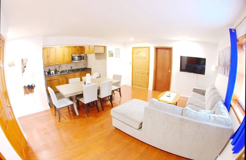 Westchester Square Apartment | Spacious 3-bedroom apartment in the Bronx wirh Free Parking!