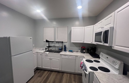 Front Park Apartment | Spacious 3-bedroom apartment- Blue serenity