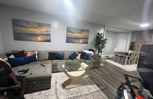 Front Park Apartment | Spacious 3-bedroom apartment- Blue serenity