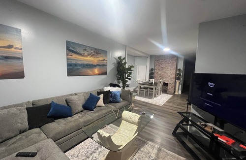 Front Park Apartment | Spacious 3-bedroom apartment- Blue serenity