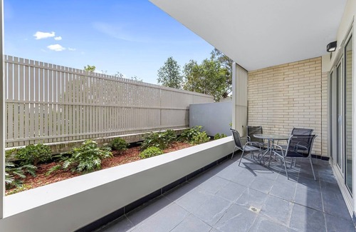 Botany Apartment | Spacious 3-bedroom apartment in enjoyable Botany with AC 2 parking