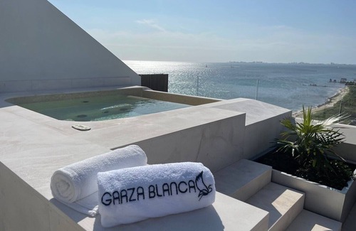 Playa Mujeres Apartment | Spacious 3-bedroom apartment in phenomenal Cancún with AC, WiFi, fitness room