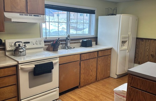 Valdez Apartment | Spacious 3-bedroom apartment in the heart of Valdez with WiFi