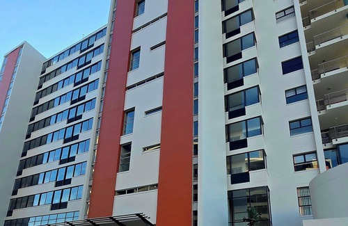 Durban Point Apartment | Spacious 3-bedroom apartment with WiFi, AC in marvelous Durban 6 sleeper
