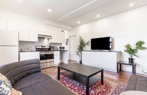 Downtown Montreal Apartment | Spacious 3 Bedroom Downtown MTL