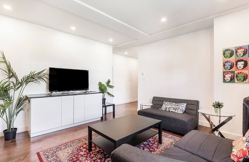 Downtown Montreal Apartment | Spacious 3 Bedroom Downtown MTL