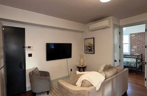 Crown Heights Apartment | Spacious 3-bedroom Full Apartment with WiFi in the heart of Brooklyn.