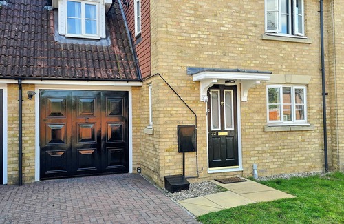 Harold Wood House | Spacious 3 Bedroom in Romford, Contractors Haven
