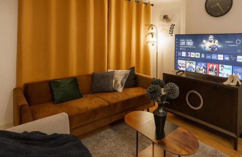 Sittingbourne Apartment | Spacious 3-Bedroom, Free parking, Garden, Pet Friendly, superfast Wi-Fi!