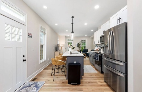 Victorian Village Apartment | Spacious 3-Bedroom Home with King Suite, Parking Permits, and Prime Location Near Downtown Columbus