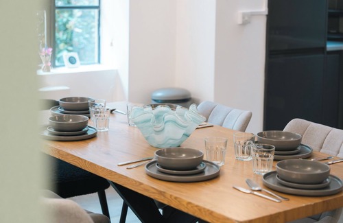 Bunhill Apartment | Spacious 3-Bedroom Home in Prime Clerkenwell