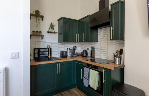 Glasgow House | Spacious 3 Bedroom Home In Glasgow - Free Parking