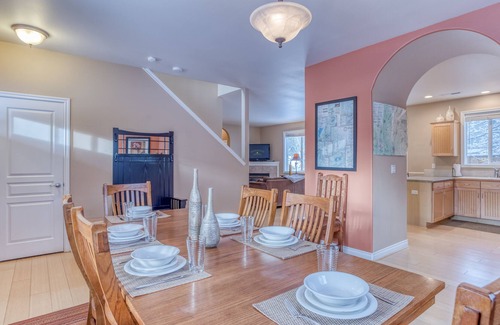 Westbrook Meadows House | Spacious 3 Bedroom Home in Desirable Bend Neighborhood. Close to Phil's Trail