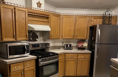 Victor House | Spacious 3 bedroom home with awesome mountain view in historic Victor Colorado